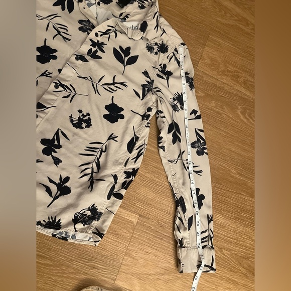 H&M Cream and Black Casual Button Down Shirt - Picture 8 of 9